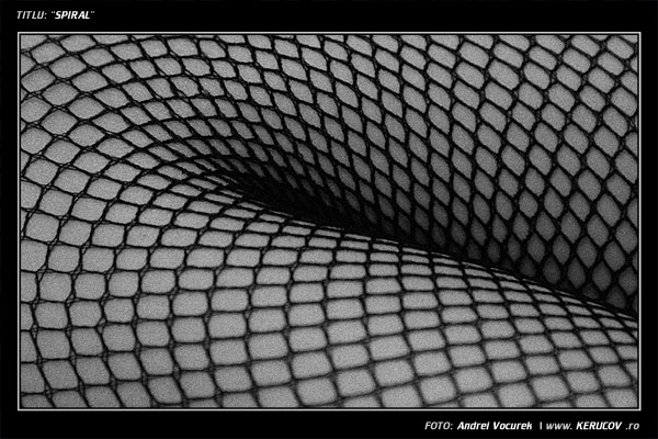 Fotografia: "Spiral" - Setul: "Portrete cu, din si pentru suflet", din Bucuresti / Bucharest, Romania / Roumanie, cu aparat Konica Minolta Dynax 5D, data 2005-12-26 KERUCOV .ro © 1997 - 2008 || Andrei Vocurek