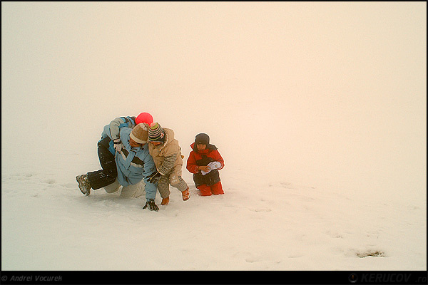 Fotografia: "Jocuri" - Setul: "Pasul peste munti", din Busteni, Romania / Roumanie, cu aparat Konica Minolta Dynax 5D, data 2007-02-17 KERUCOV .ro © 1997 - 2008 || Andrei Vocurek